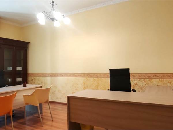 Stanze uso ufficio, zona Tribunale Latina
