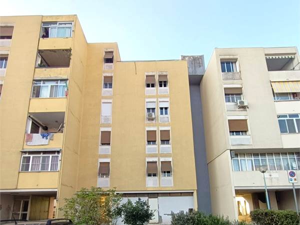 APPARTAMENTO DI GRANDE METRATURA CON BALCONE VIVIBILE E CANTINA!